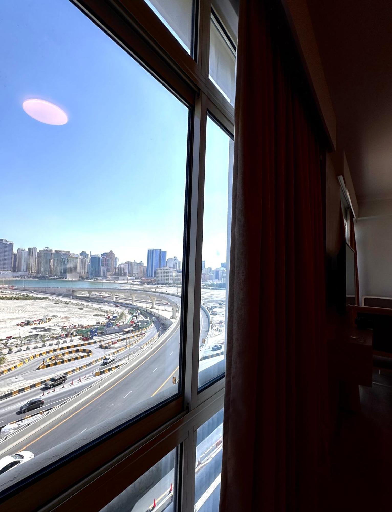 Mirador Hotel Manama Luaran gambar